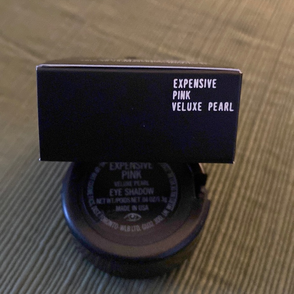 New MAC eye shadow Expensive Pink Veluxe Pearl sexy shade can be worn anytime - Picture 4 of 5